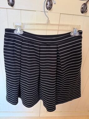Max Studio Black and White Striped skirt NWT